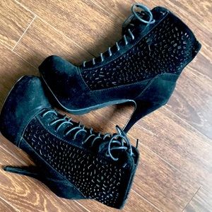 High heel boots